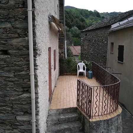 Maison De Village